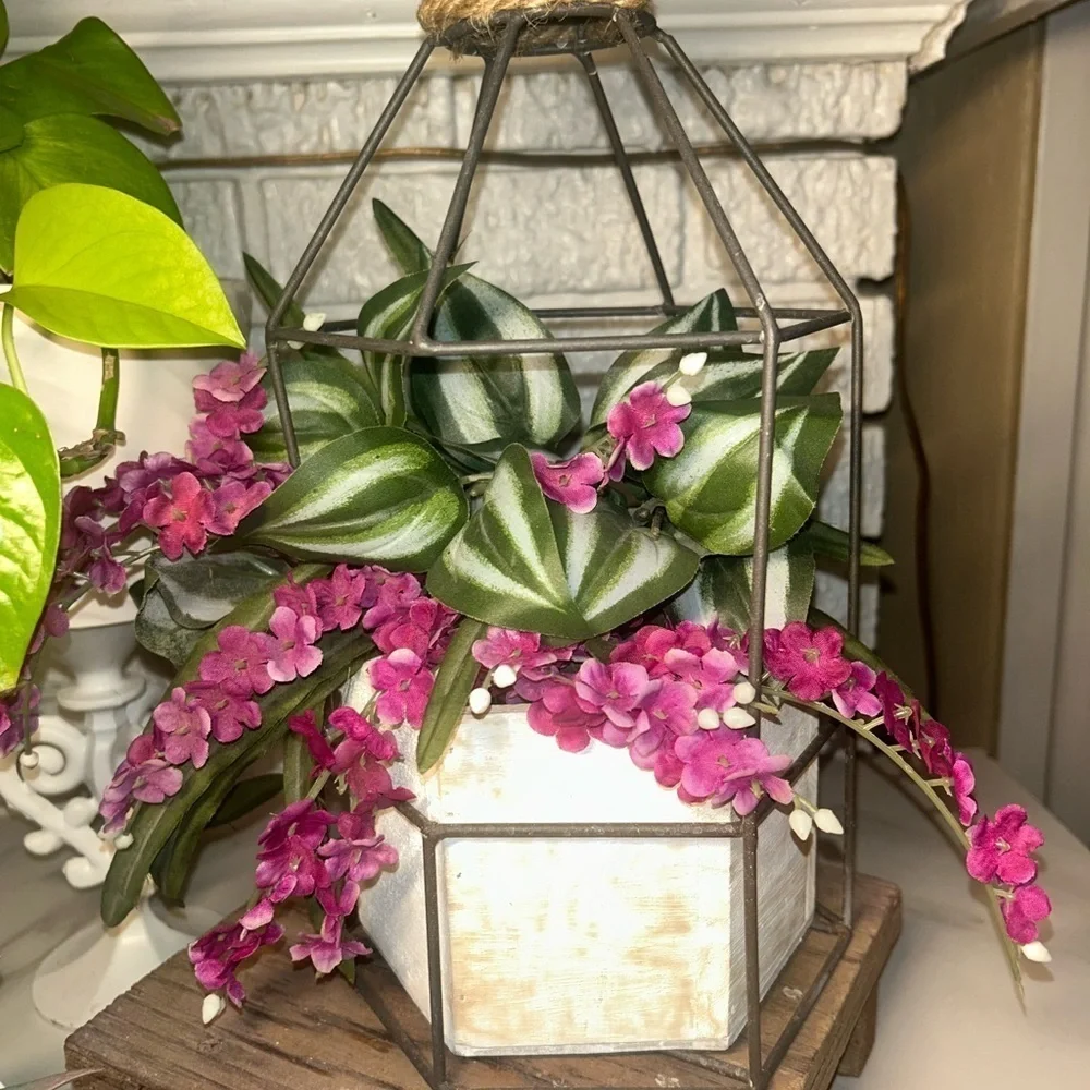 Rustic Wood Pot Hanging Plant Planter Indoor or Outdoor Medal Design Decor